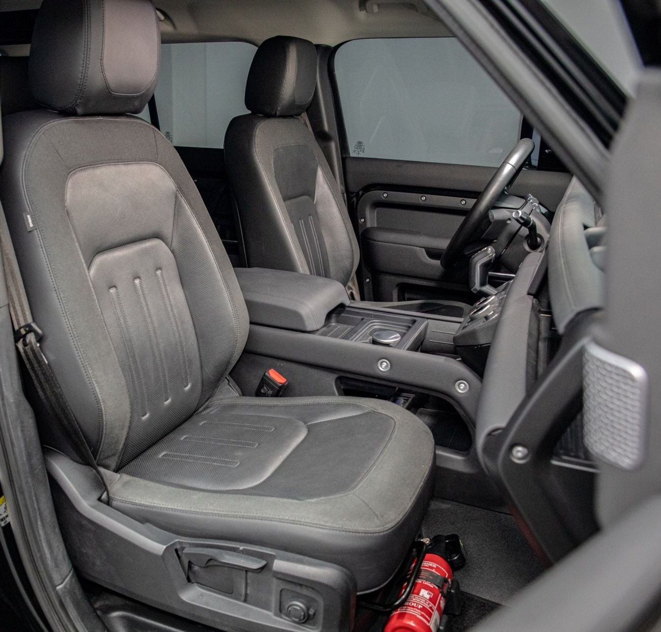 لاند روفر ديفندر P300 110 S 2.0L (7 Seater)