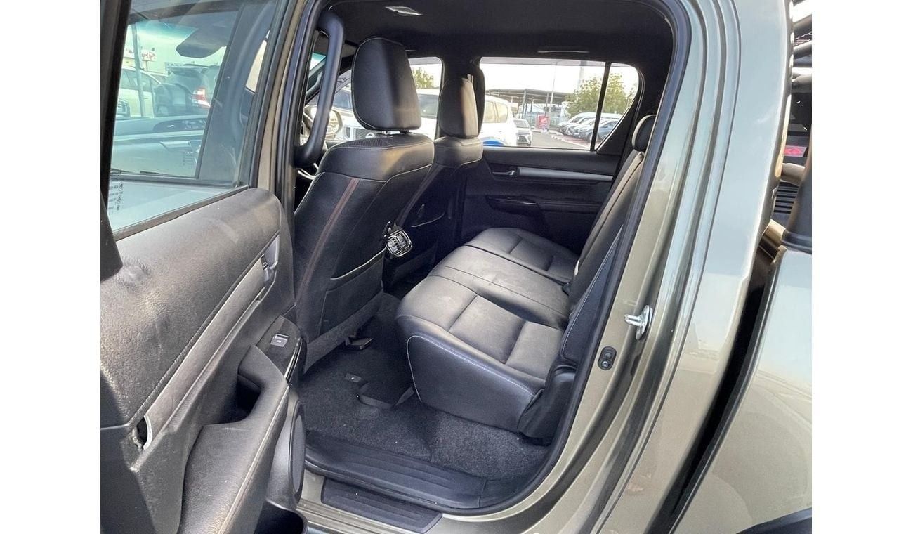 تويوتا هيلوكس diesel 2.8 liter automatic right hand drive with 4 side cameras leather power seats push button star