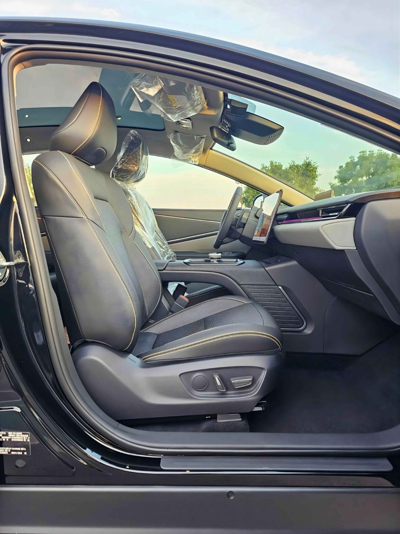 Toyota bZ5 550 PRO ELECTRIC / RADAR / PANORAMIC ROOF / 360*CAMERA / BIG DVD (CODE # Z5P)