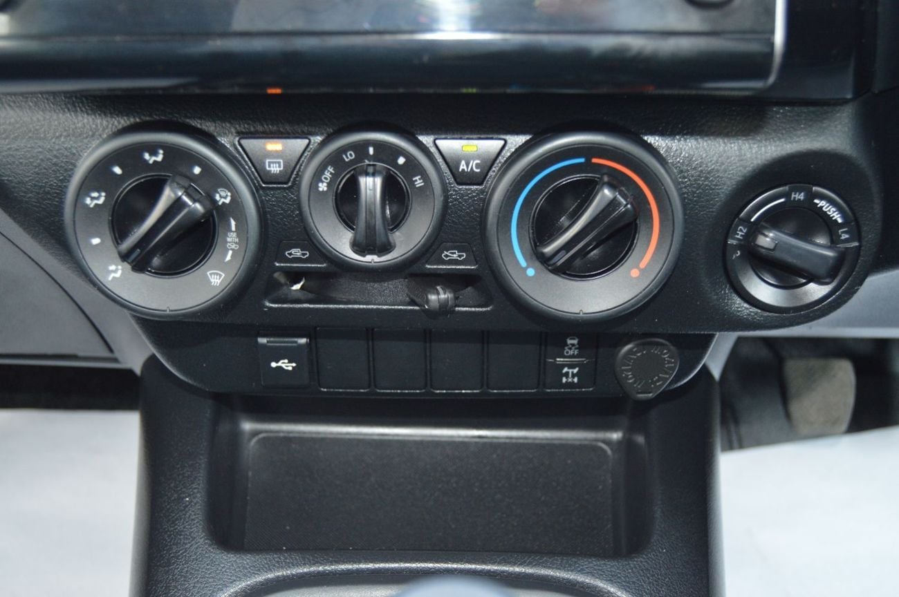 Toyota Hilux SGLX Right Hand Drive Year: 2024 Engine: 2.8L/ V4