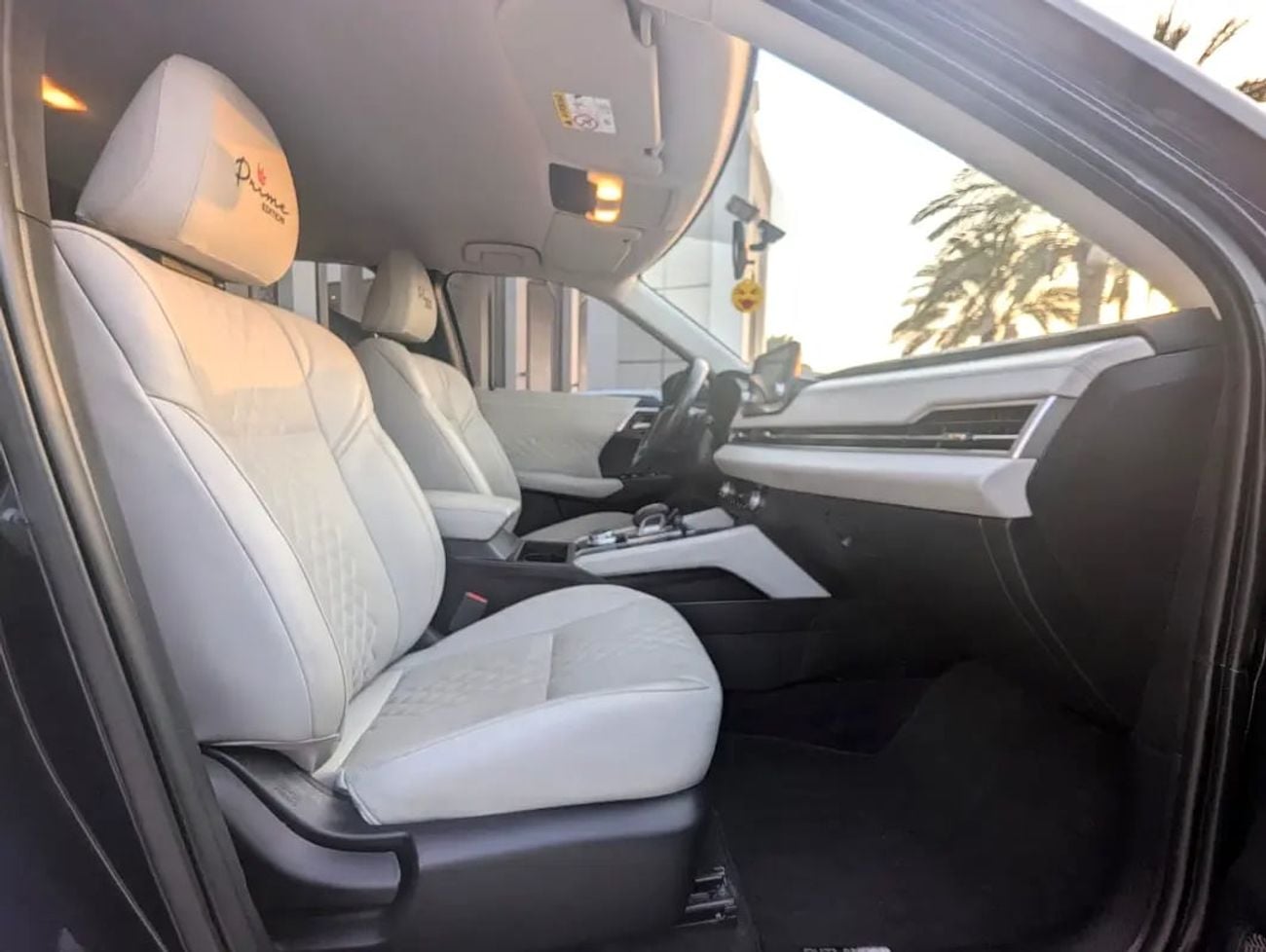 Mitsubishi Outlander PREMIUM 2024 GCC Specs Exterior and Interior Excellent Condition