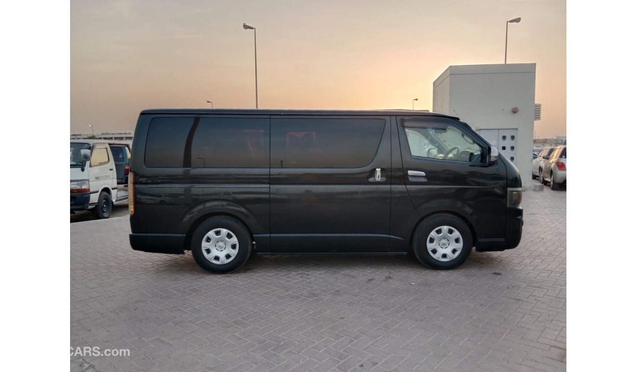 تويوتا هاياس TOYOTA HIACE VAN RIGHT HAND DRIVE (PM1622)