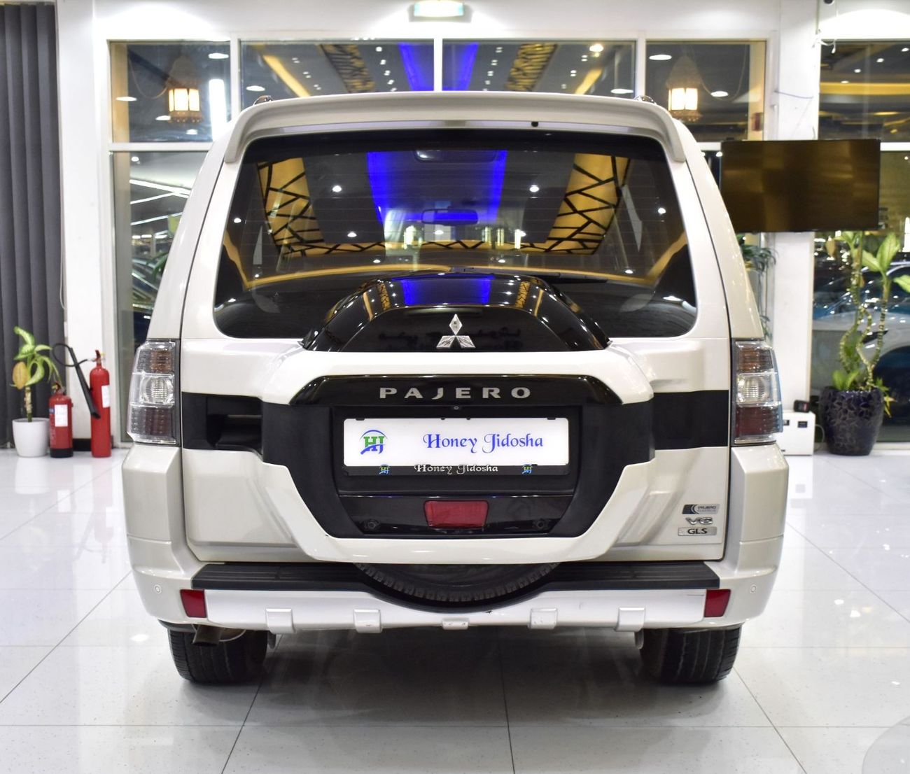 ميتسوبيشي باجيرو EXCELLENT DEAL for our Mitsubishi Pajero GLS ( 2016 Model ) in White Color GCC Specs