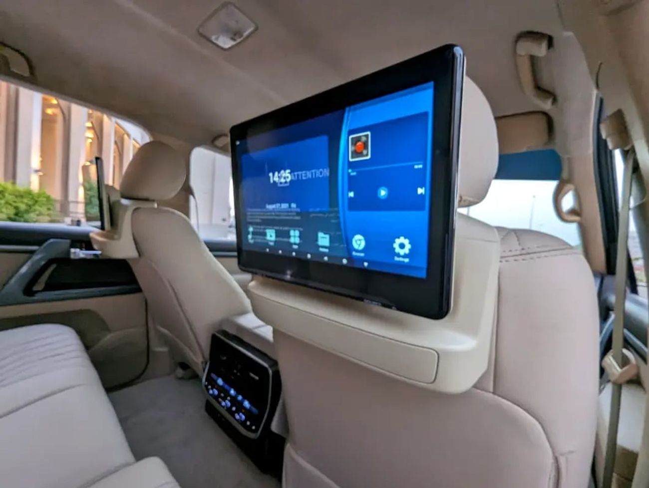 Toyota Land Cruiser GXR FACELIFTED WITH INTERIOR AND EXTERIOR V6 4.0L IN PERFECT CONDITION