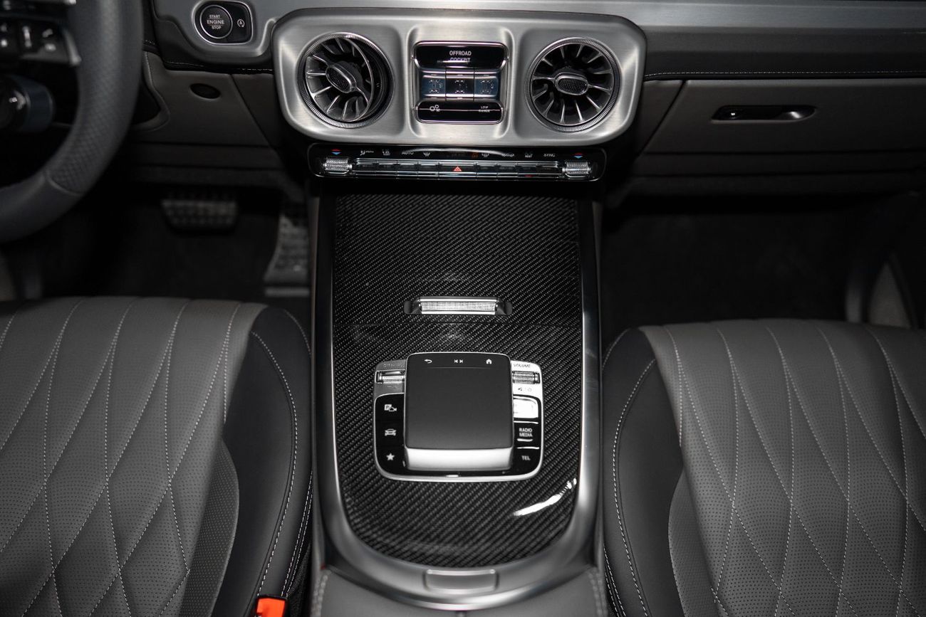 مرسيدس بنز G 63 AMG VERY LOW MILEAGE | 2025 G63 AMG | CARBON INTERIOR | G-MANUFAKTUR | BURMESTER AUDIO | WARRANTY