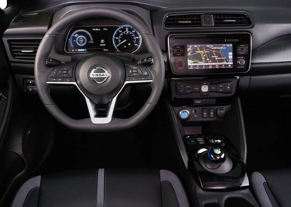 Nissan Leaf interior - Cockpit