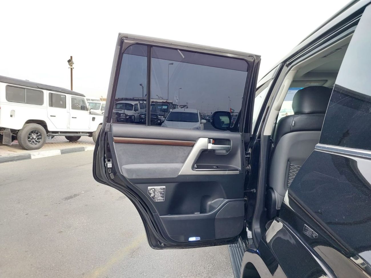 Toyota Land Cruiser TOYOTA LAND CRUISER SUV RHD 2019 MODEL 4.6 L PETROL AUTOMATIC(PM92283)