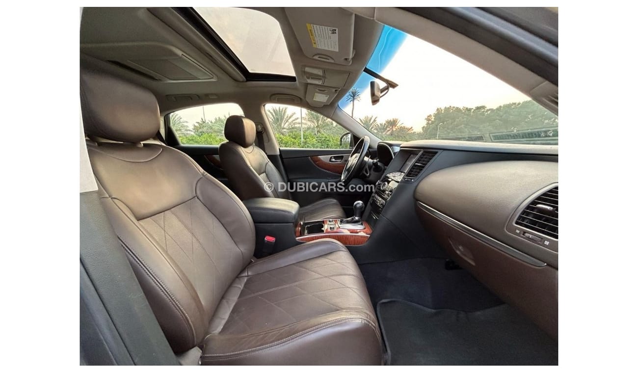 Infiniti QX70 Sport Luxury Infiniti QX-70 2016 GCC V6 3.7L//Perfect condition // Full option