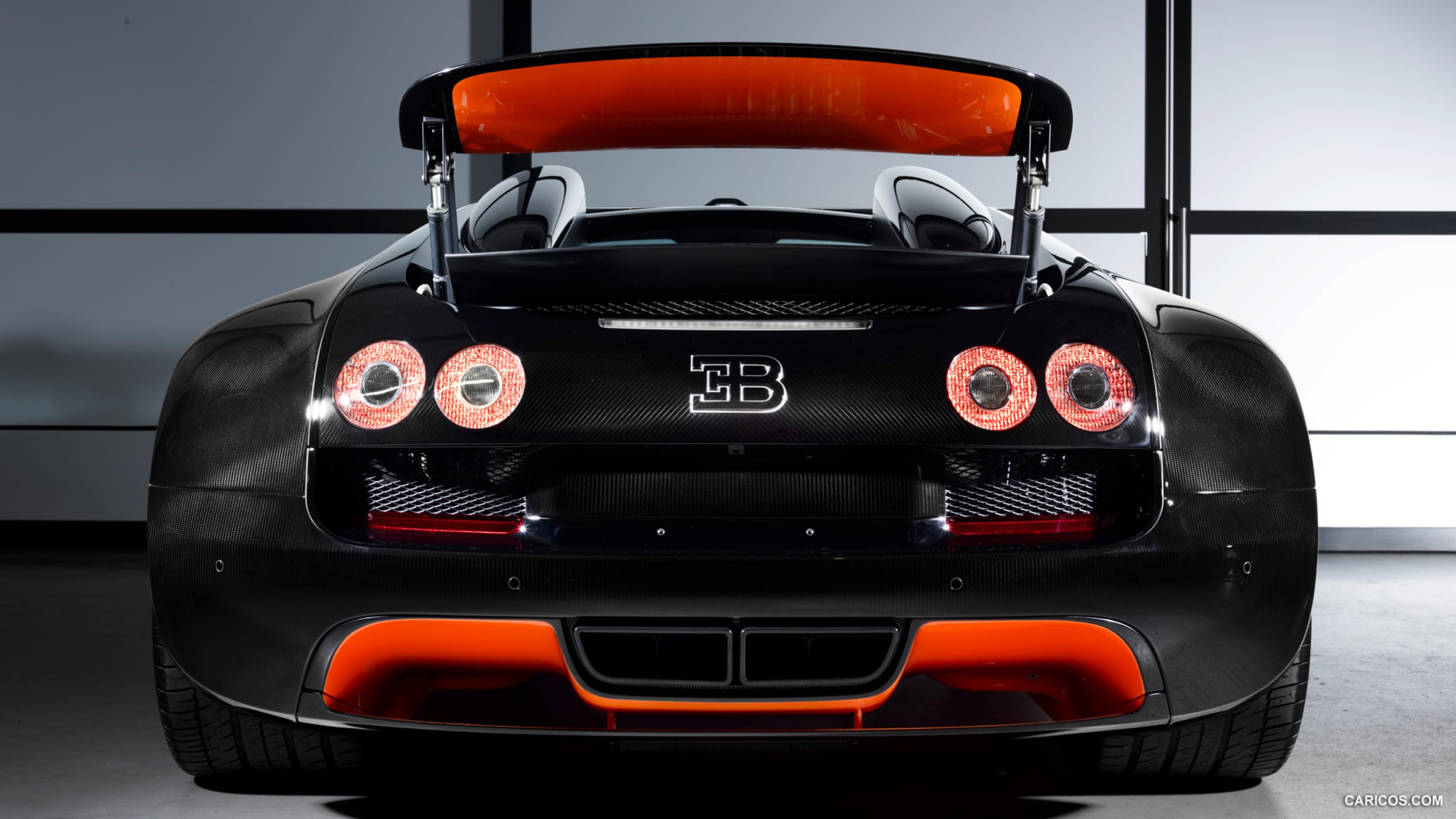 Bugatti Veyron exterior - Rear