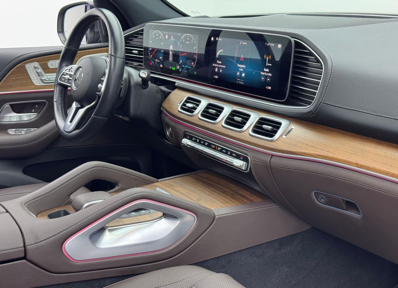 مرسيدس بنز GLE 450 4MATIC 2023 Mercedes Benz GLE450 AMG 4MATIC, 2028 MB Warranty, 2027 MB Service Pack, Very Low Km, GC