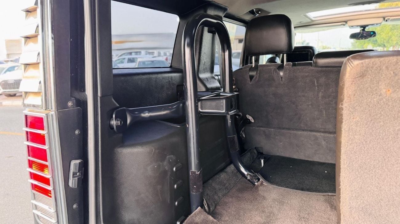 Hummer H2 6.0L PETROL ENGINE | AUTOMATIC TRANSMISSION | 4WD | LEFT-HAND-DRIVE | 2006