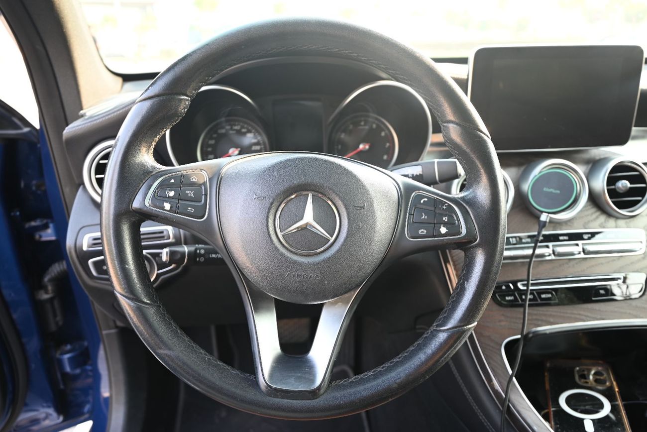 مرسيدس بنز GLC 300 4MATIC 2.0L
