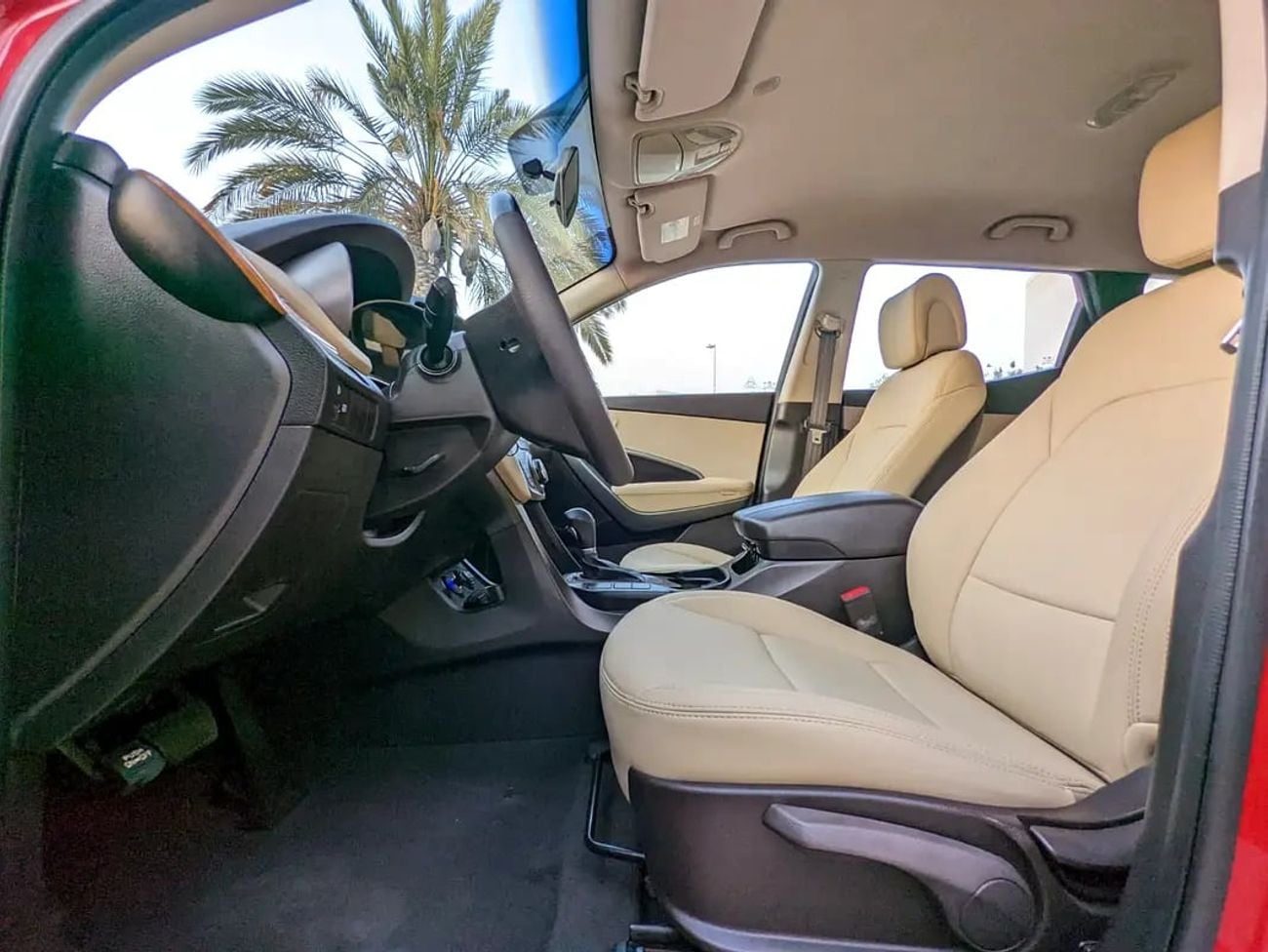 هيونداي سانتا في GCC Mint Condition With Beige Interior Super 7 Seater Family SUV