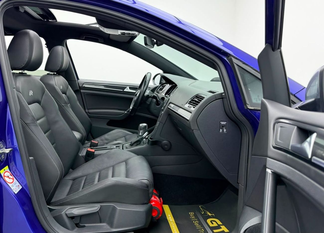 Volkswagen Golf 2017 Volkswagen Golf R, Full Service History, Stage 1 Upgrade, Fully Loaded, GCC