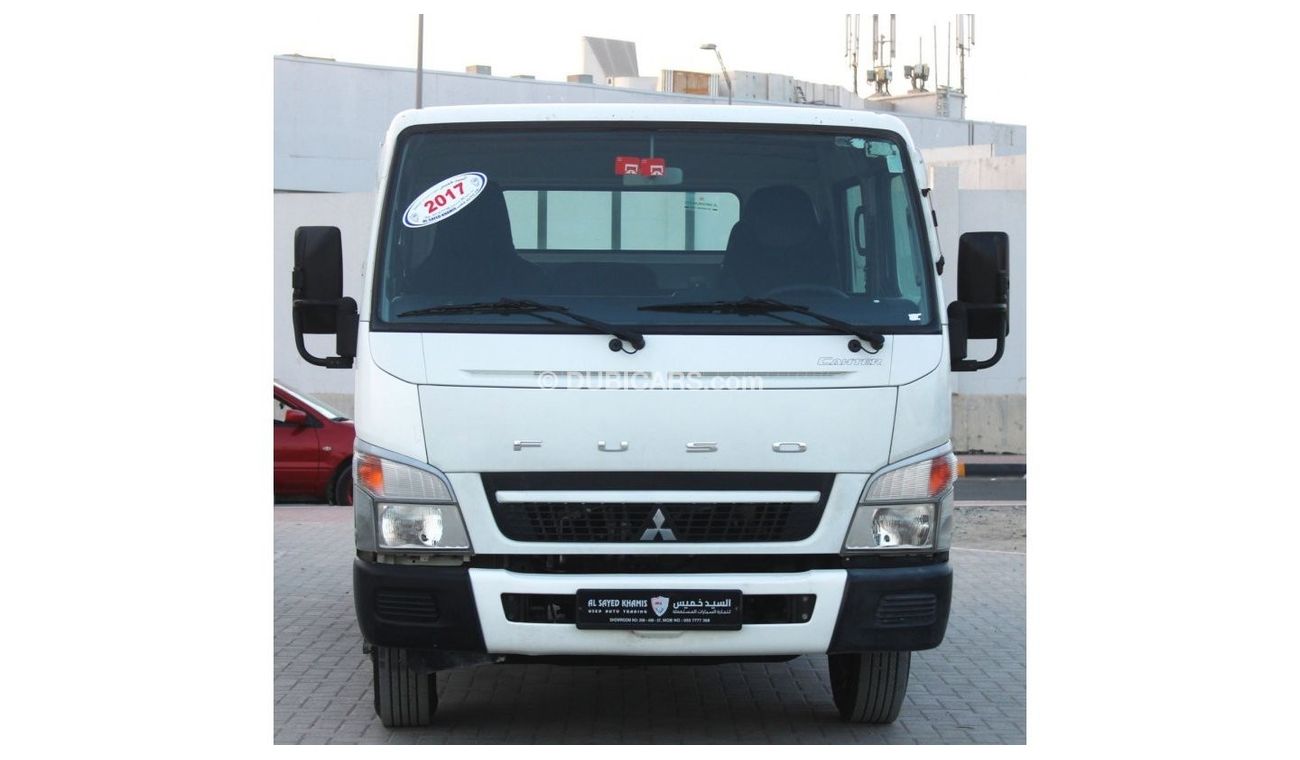 Mitsubishi Fuso Canter Mitsubishi Canter 2017 GCC Double Cabin in excellent condition