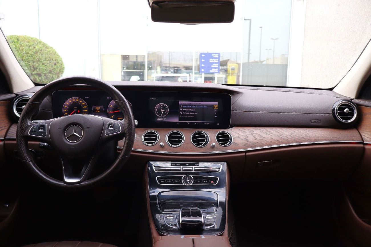 Mercedes-Benz E300 Premium 2.0L