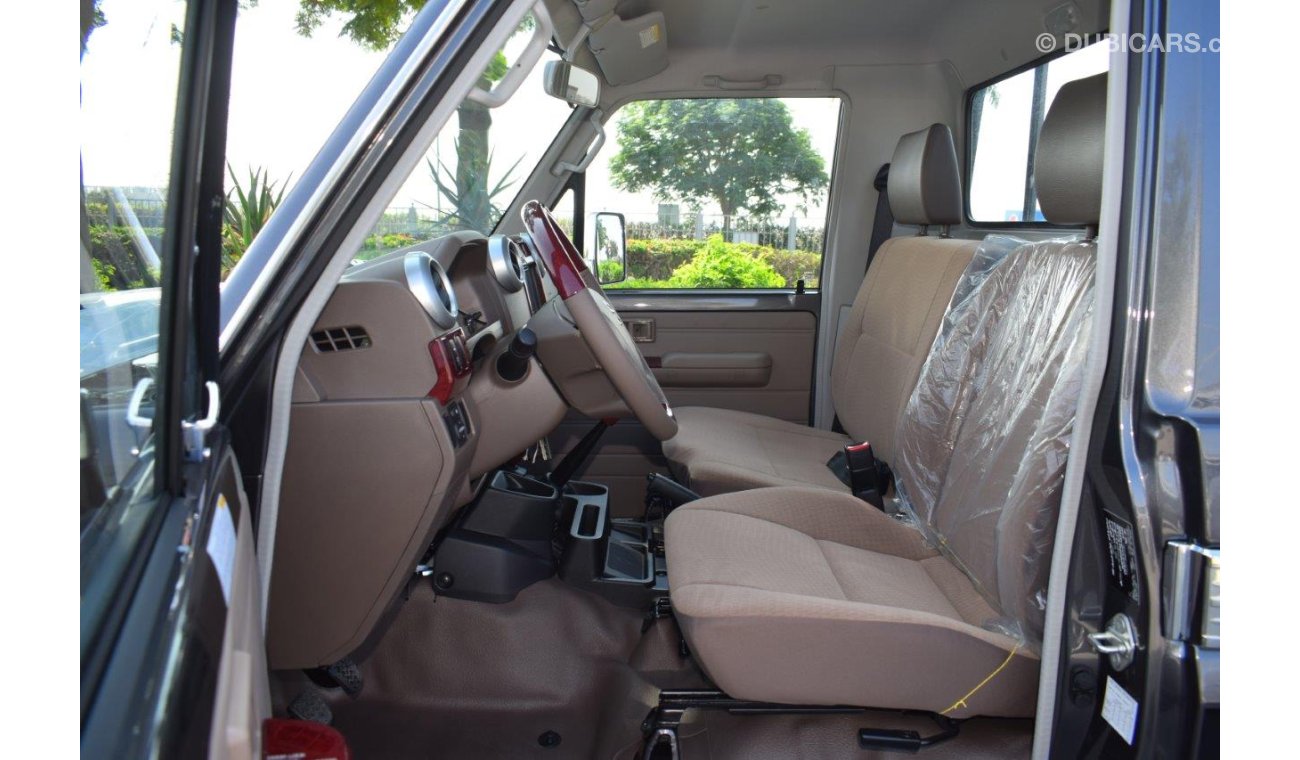 Toyota Land Cruiser Pick Up 79 LX-E V6 4.0L Petrol Manual Transmission