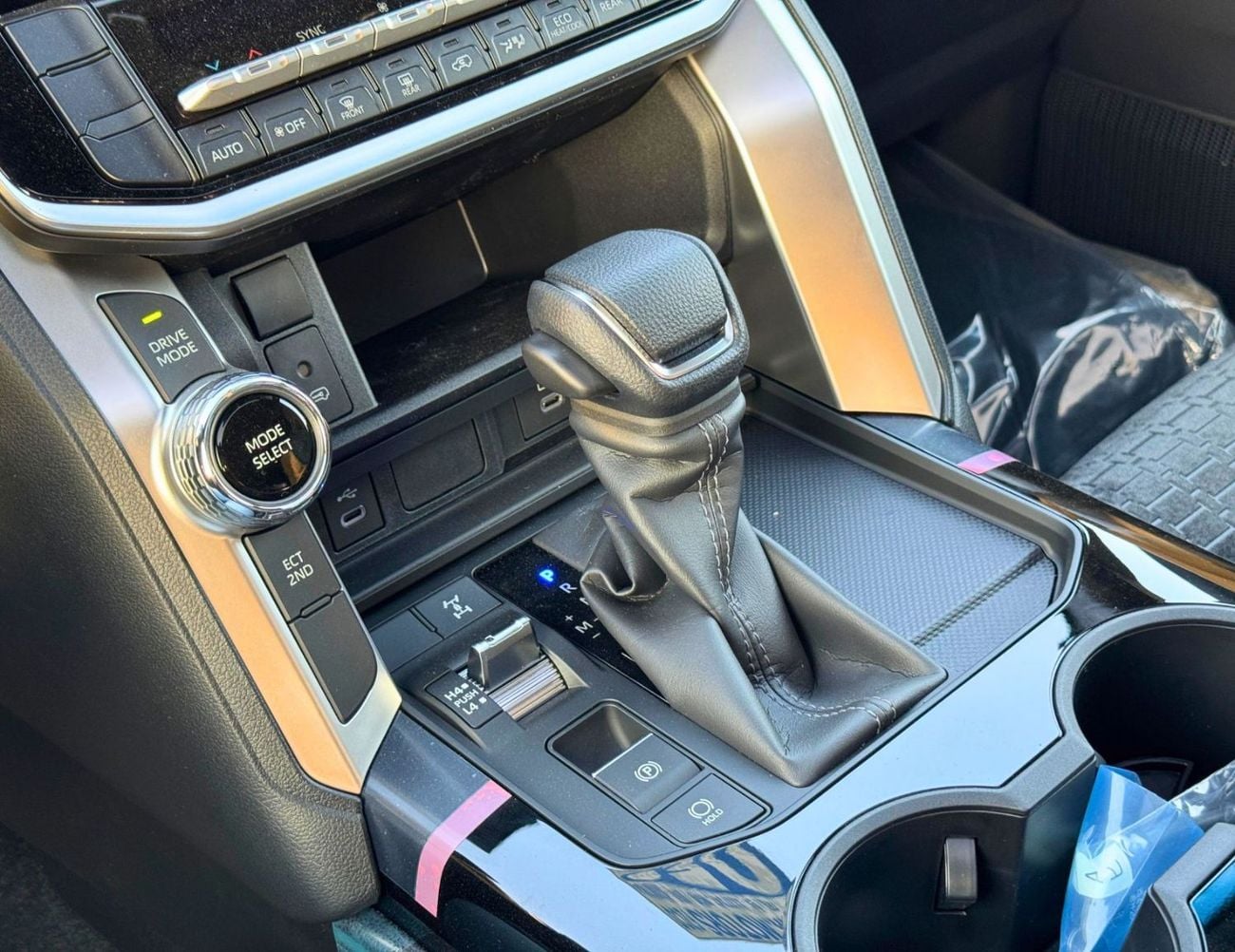 تويوتا لاند كروزر GXR 3.5L V6 Petrol | Twin Turbo | Sunroof | Driver Power Seat | Digital Speed Meter | CODE # GXR33M