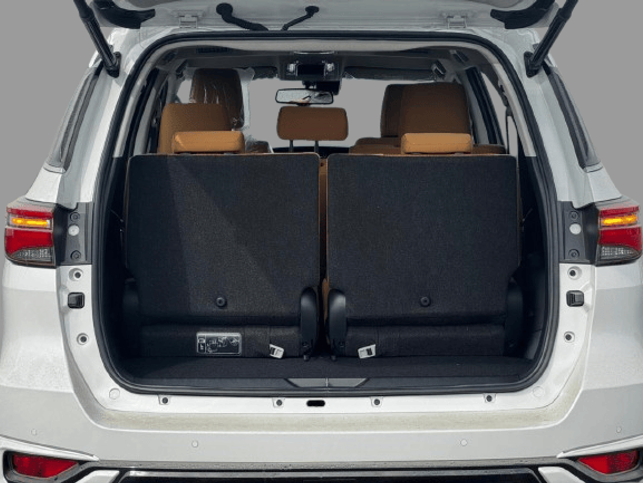 Toyota Fortuner ECTARC005 – 2026 Toyota Fortuner – 2.8L Diesel Auto – Black with Tan Interior