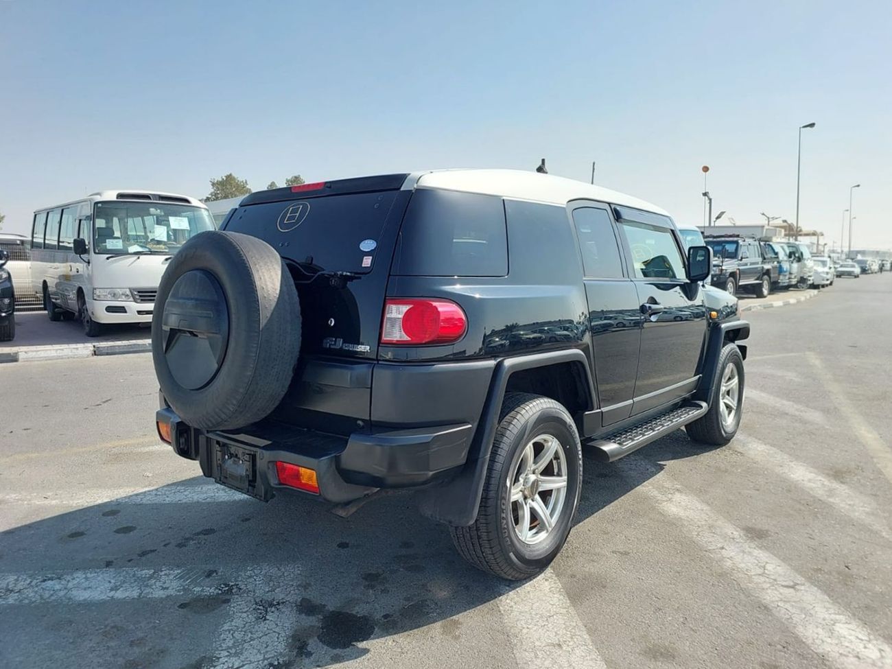 تويوتا إف جي كروزر (RAMADAN OFFER) TOYOTA FJ CRUISER SUV RHD 2013 MODEL 4.0 L PETROL AUTOMATIC(PM23149)