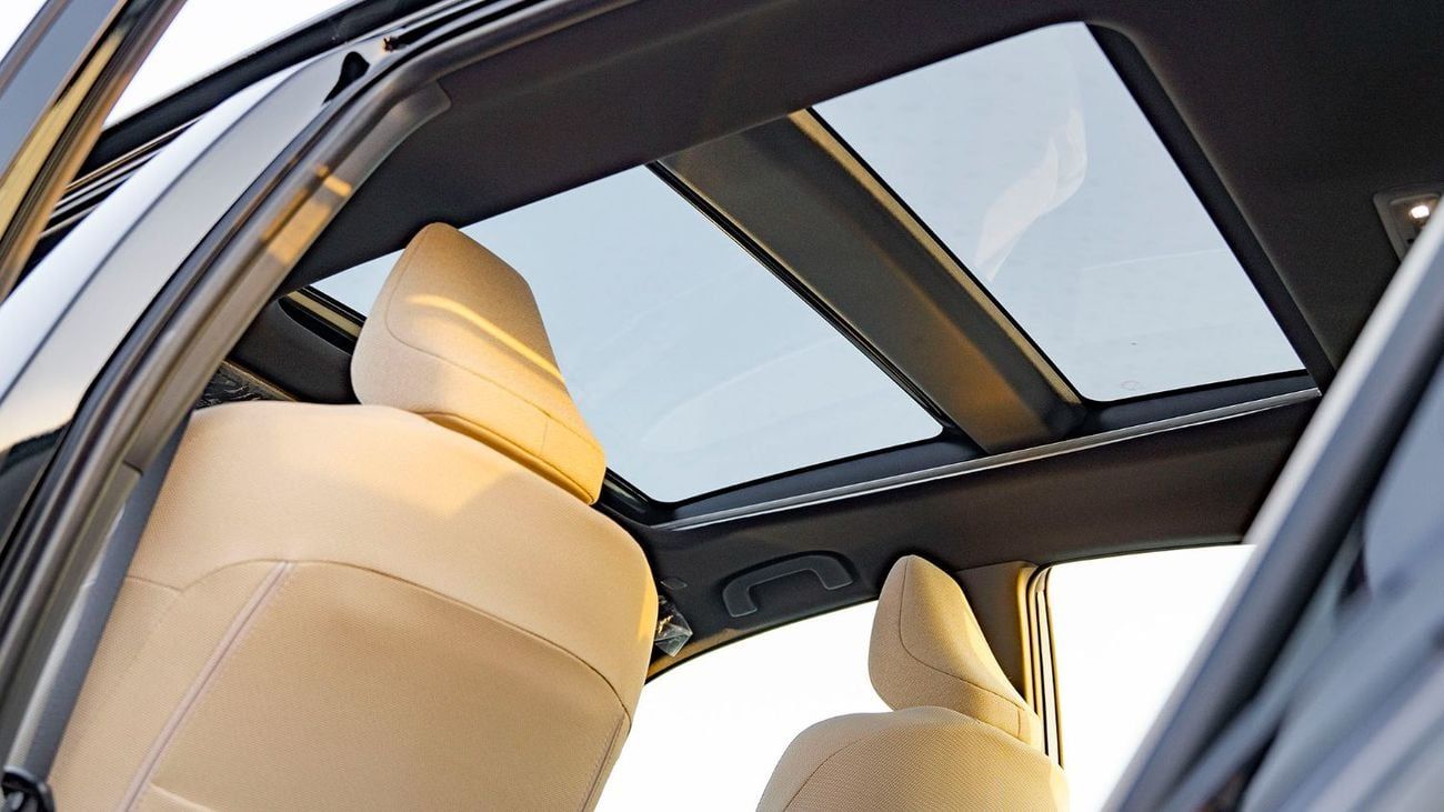 تويوتا كامري 2025 Toyota Camry 2.5L Hybrid with Panoramic Sunroof (Black)