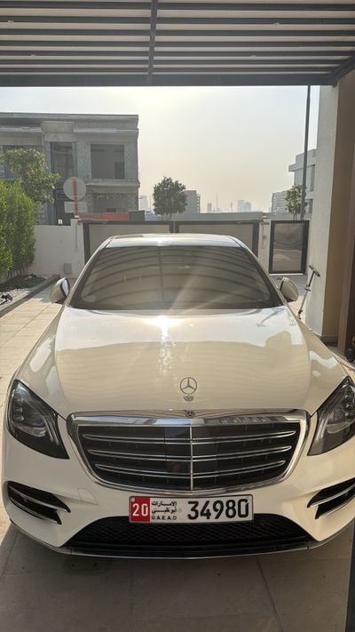 مرسيدس بنز S 560 Std 4.0L (463 HP)