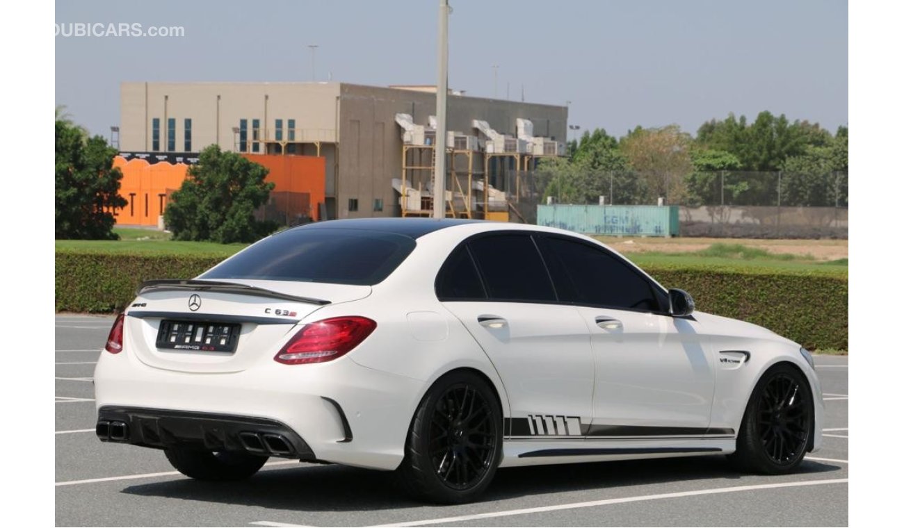 مرسيدس بنز C 63 AMG Std مرسيدس بنز اي ام جي C63s  2016 فل اوبشن فل كاربن فايبر  بحالة الوكالة