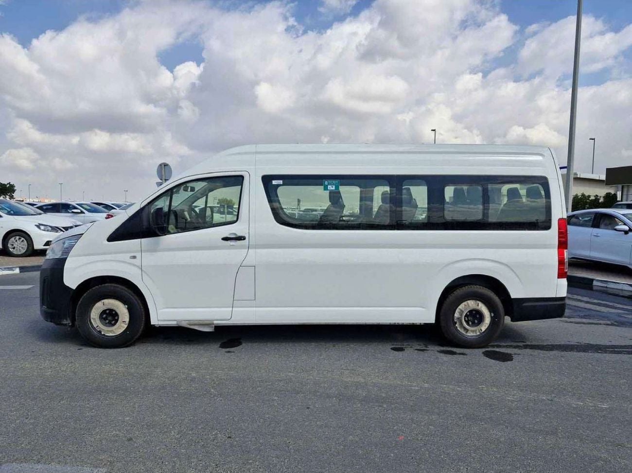 Toyota Hiace 2.8L DSL 13 SEATS HIGHROOF WITH SUNROOF AND DOOR HANDLE SAUDI SPECS