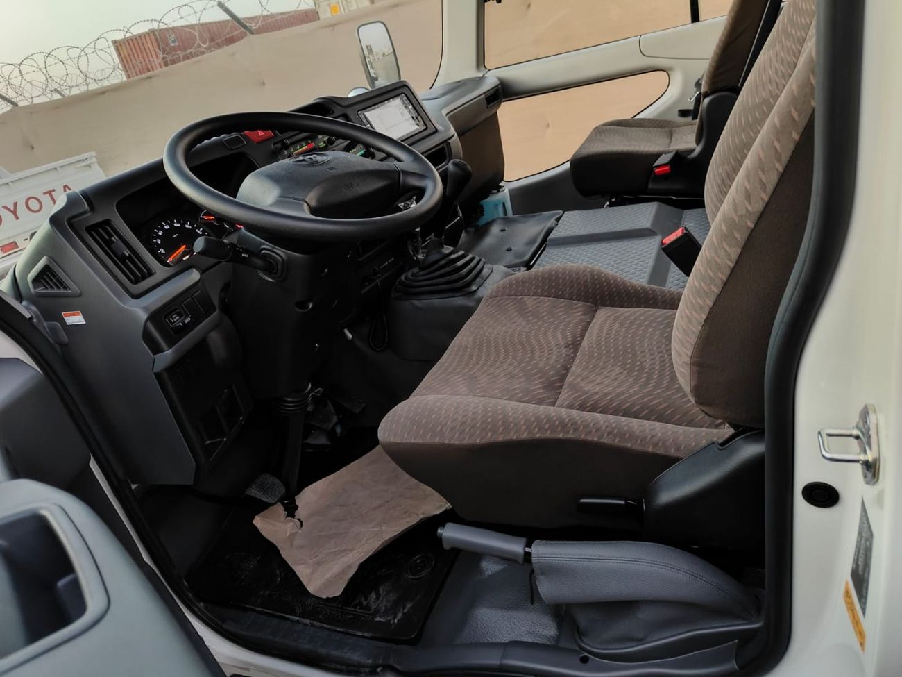 تويوتا كوستر 2025 Toyota Coaster High-Roof 23-Seater (3-Point Seatbelts) 4.0L 4-Cyl Turbo Diesel M/T RWD