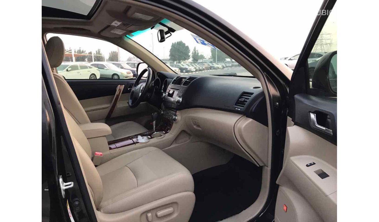 Toyota Highlander fresh and imported and very clean inside out and ready to drive