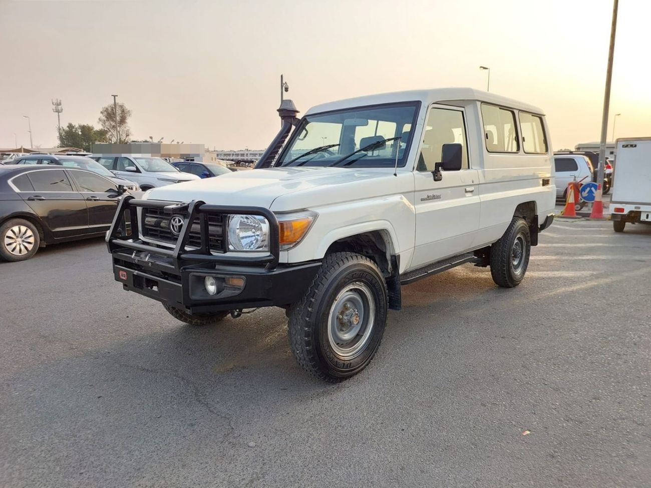 Toyota Land Cruiser TOYOTA LAND CRUISER SUV RHD 2017 MODEL 4.2 L DIESEL MANUAL(PM89627)