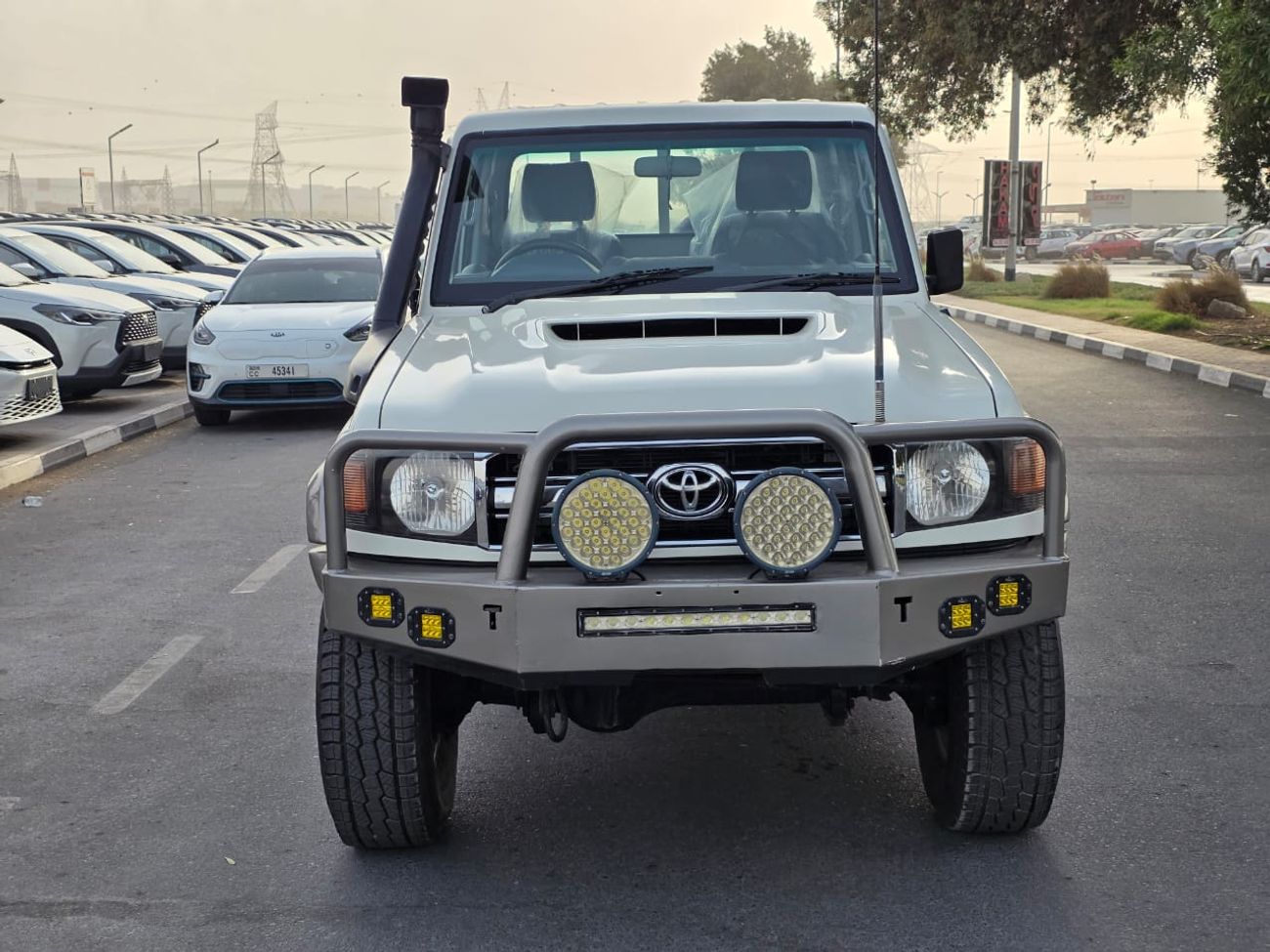 تويوتا لاند كروزر بيك آب diesel 4.5 liter ,right hand drive 2017 model V8 only for export available