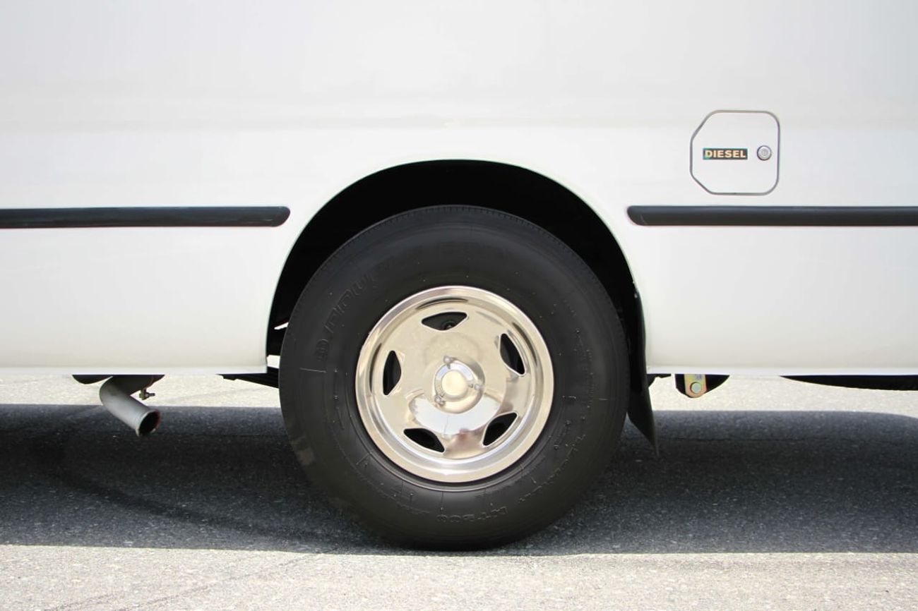 CHTC Bus 2023 CHTC Coaster 3.0 28STR - White inside Beige