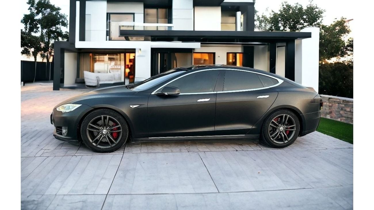 تسلا Model S تيسلا موديل S P85D 2015 | دول مجلس التعاون الخليجي | محرك مزدوج | فش | العديد من الإضافات
