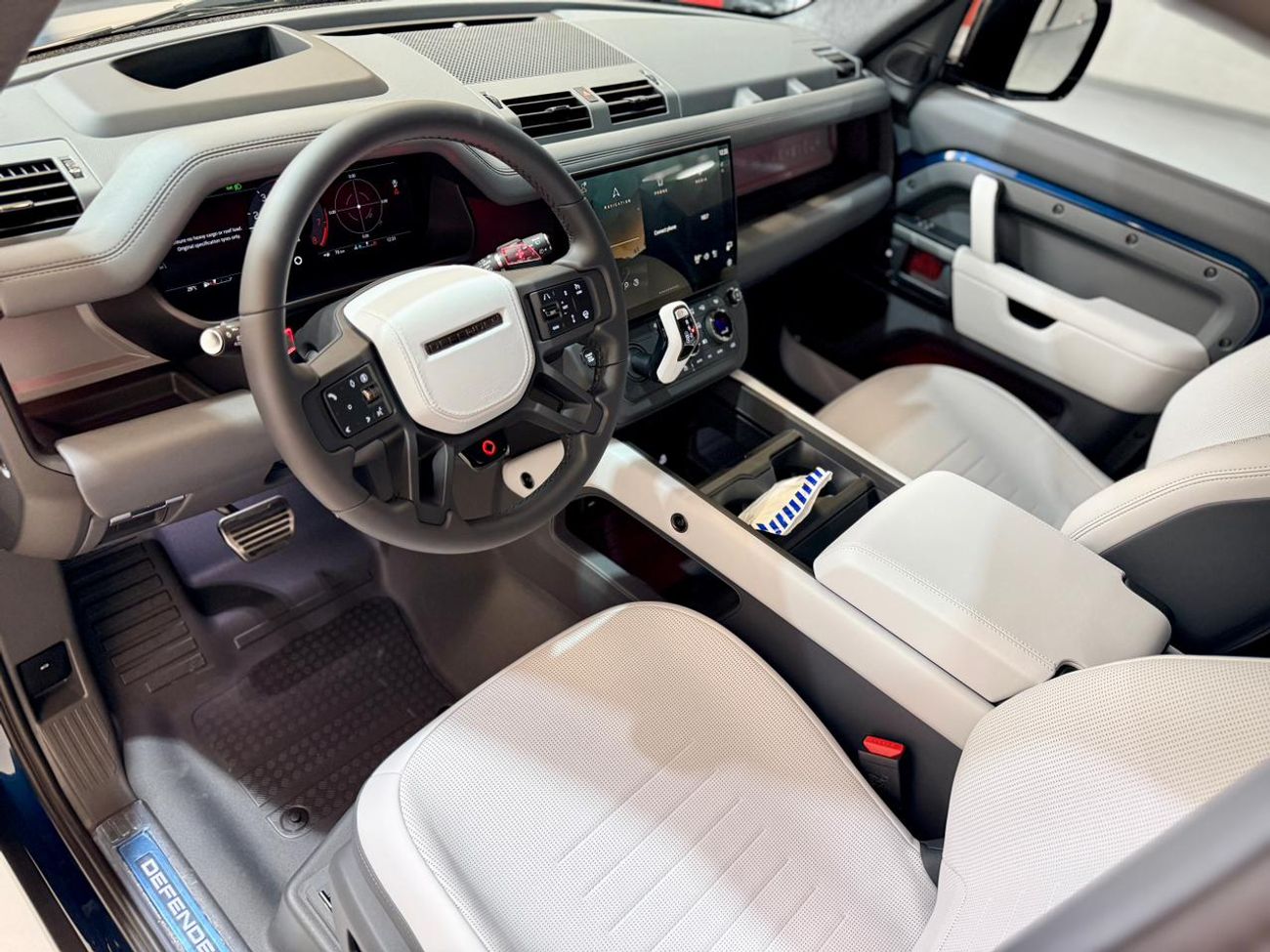 لاند روفر ديفندر 110 P635 OCTA V8 2026