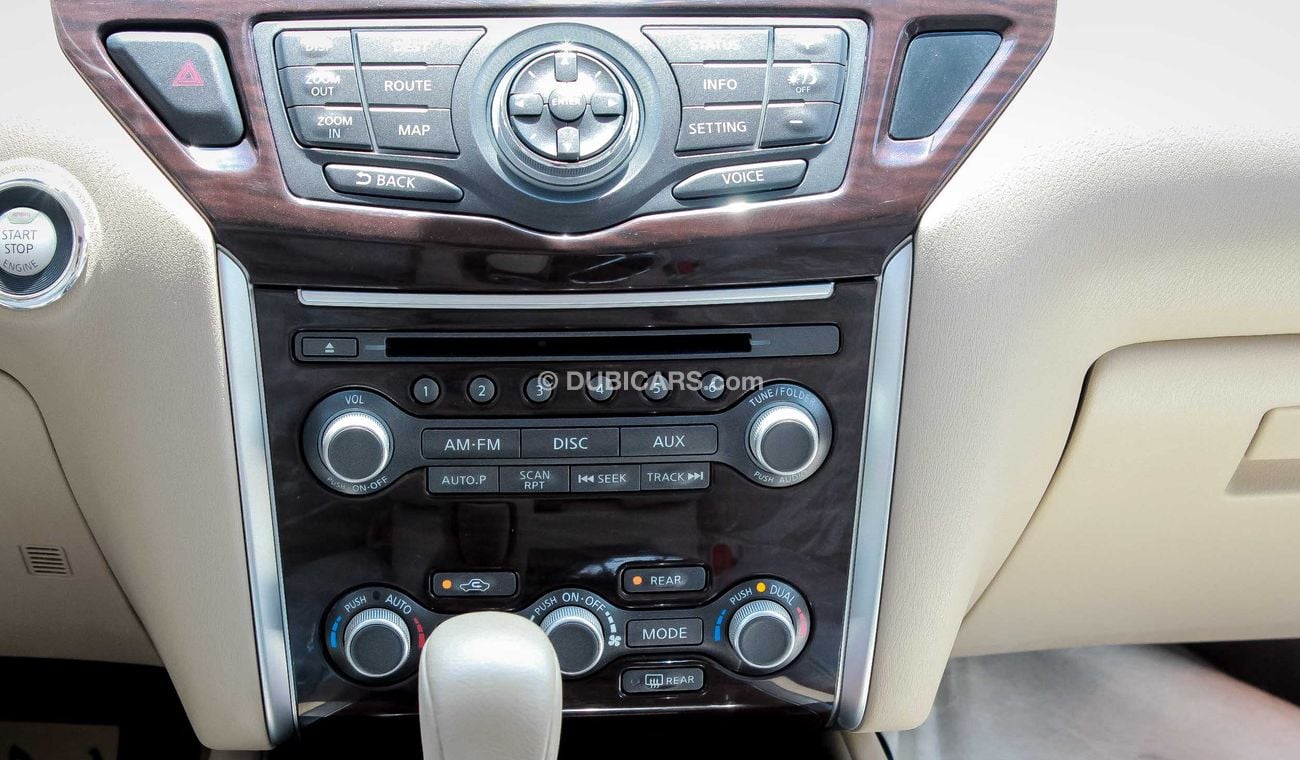 Nissan Pathfinder 4WD - SV