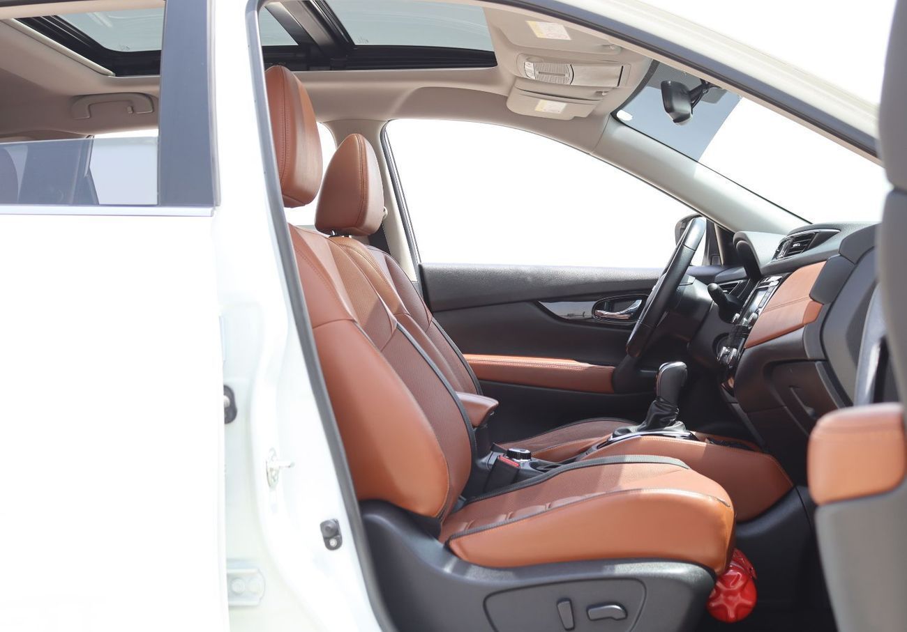 Nissan XTrail SL 2.5L (169 HP) Nissan X-Trail, a GCC car in excellent condition, accident-free, model 2021 with a