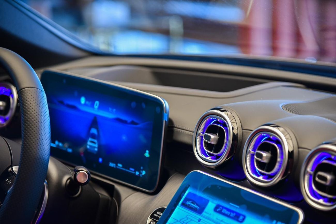 Mercedes-Benz C 200 ✔ Front projector ✔ Panoramic roof ✔ Welcome lighting