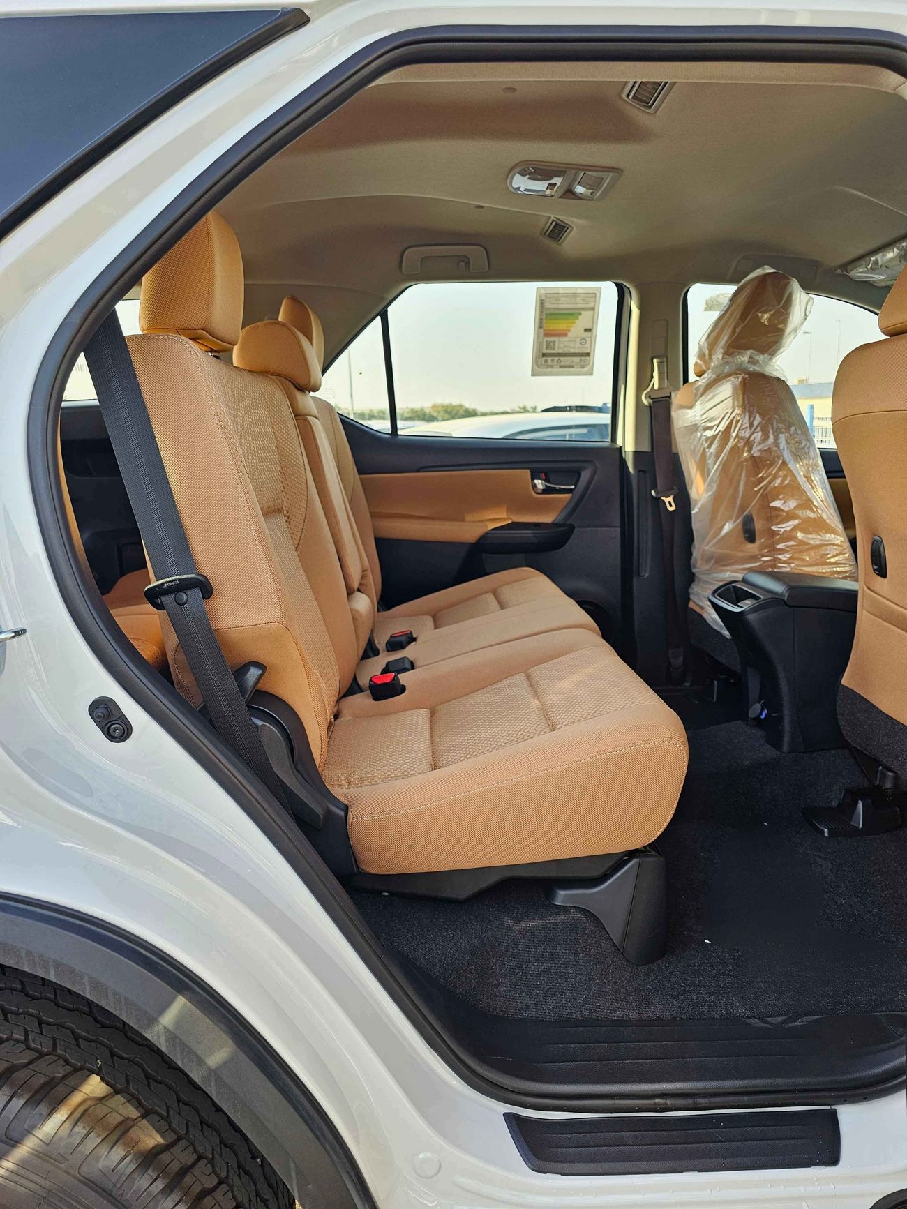 تويوتا فورتونر SR5 / 2.7L V4 PETROL / ALLOY RIMS / AUTO FOLDING SIDE MIRROR / 4WD /  (CODE # FP27F)