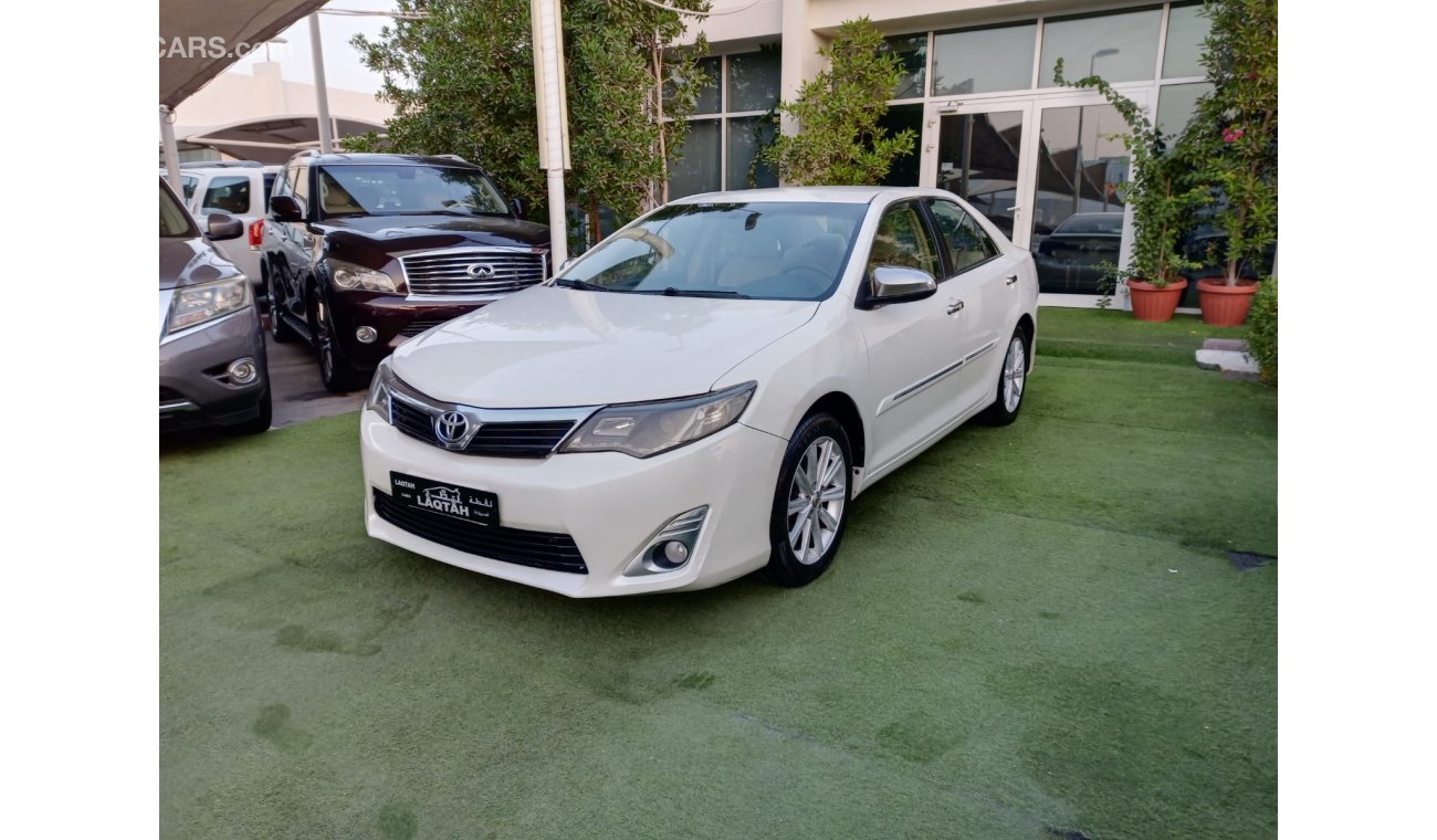 Toyota Camry 2012 GCC model, white color, beige interior, without accidents, rear camera control, Android screen,