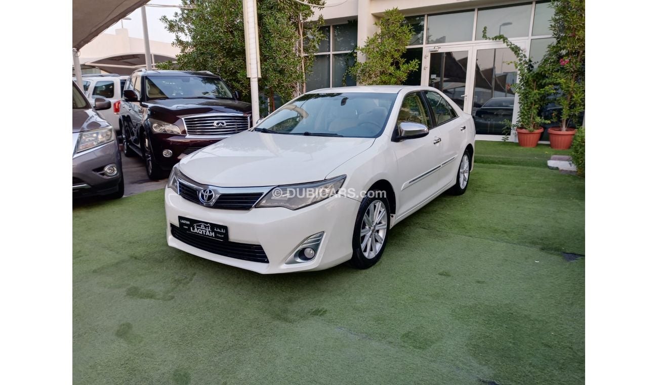 Toyota Camry 2012 GCC model, white color, beige interior, without accidents, rear camera control, Android screen,