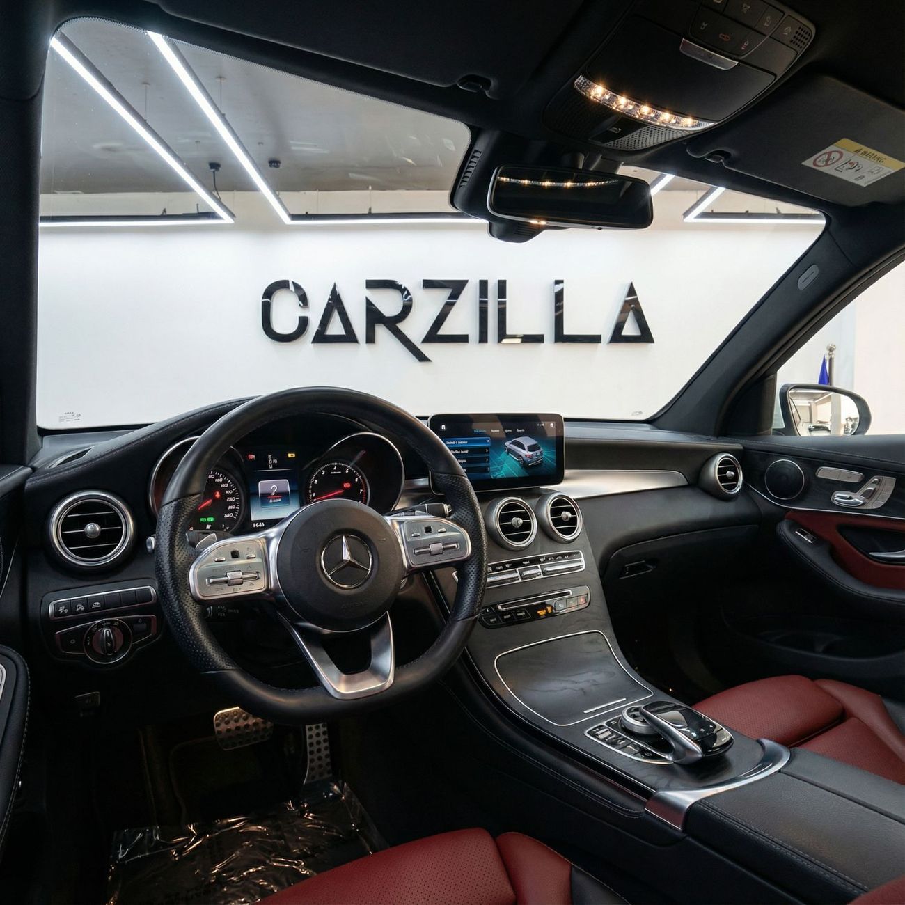 مرسيدس بنز GLC 300 4MATIC 2.0L