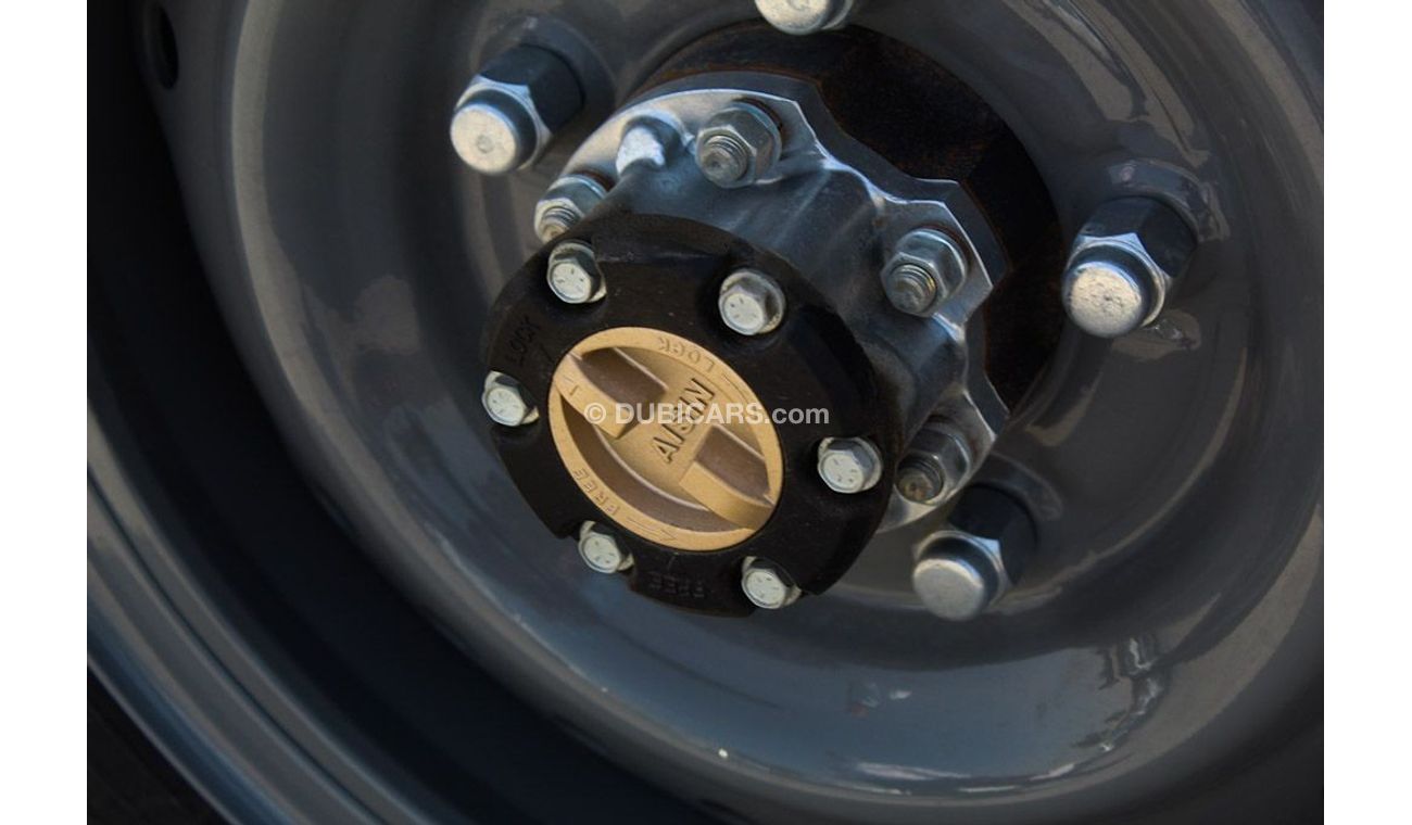 تويوتا لاند كروزر 70 HZJ76 - 10str 5Door free wheel hub - Station Wagon - 4.2L V6 Dsl for export sales