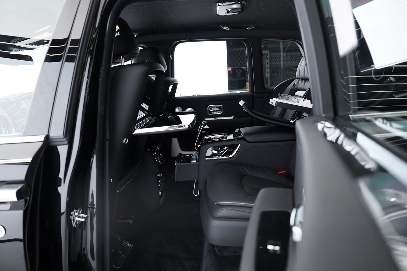 Rolls-Royce Cullinan Rolls Royce Cullinan Silver Badge