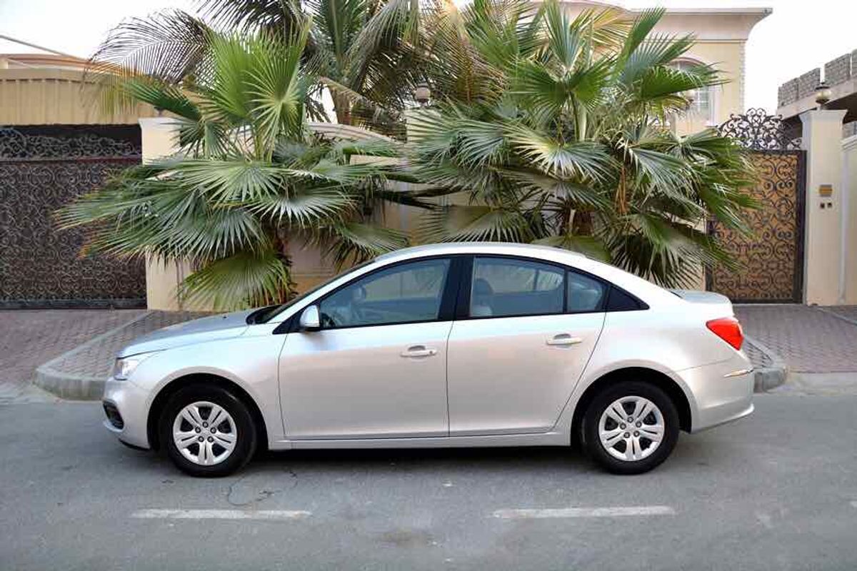 Chevrolet Cruze 2016 For Sale Aed 32 000 Grey Silver 2016