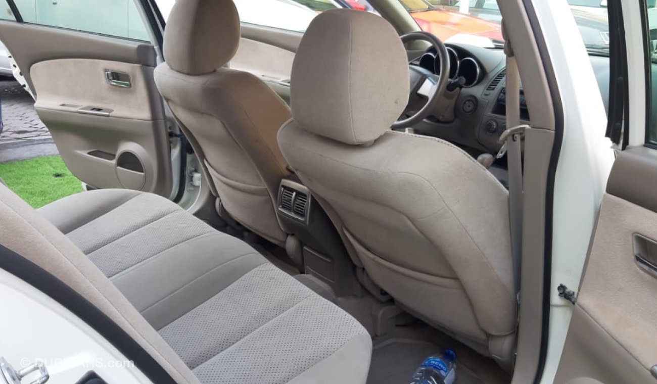 Nissan Altima Gulf - alloy wheels - in excellent condition, you do not need any expenses