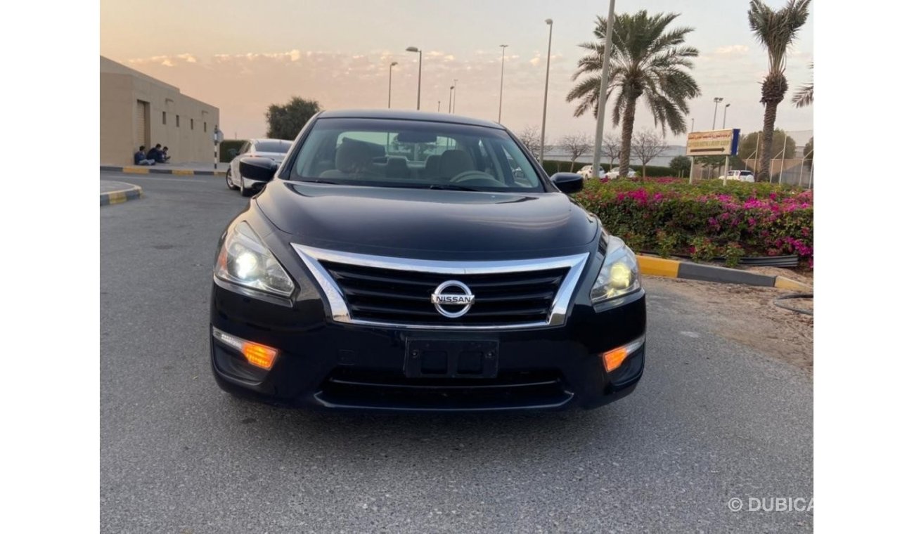 Nissan Altima Nissan altima 2015 no 2 options clean car