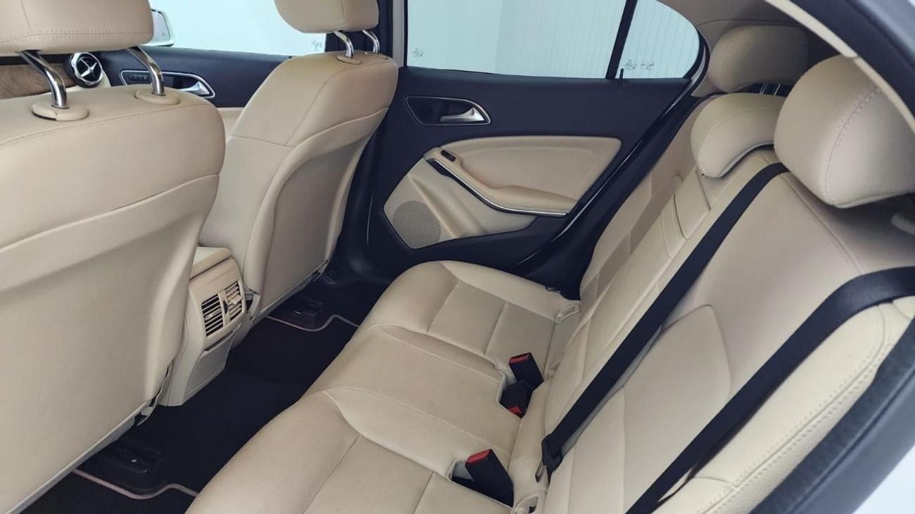 مرسيدس بنز GLA 250 Std 2.0L (211 HP)