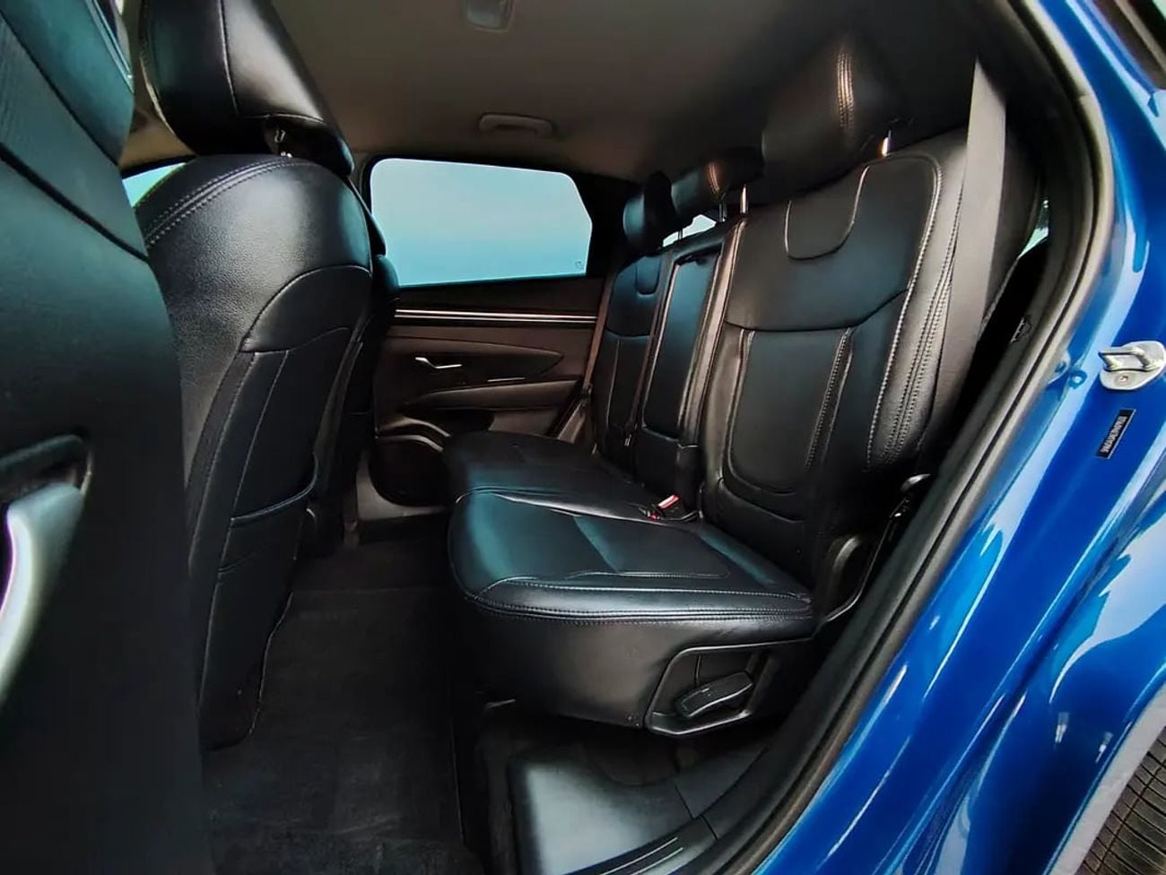 Hyundai Tucson US specs Clean Title With Original Paint Mid Option With Very Low KM