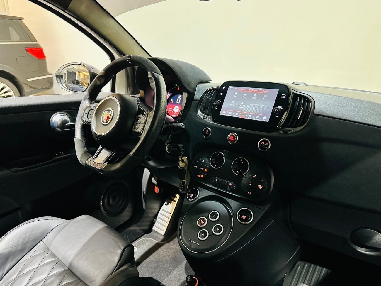 أبارث 695 Turismo